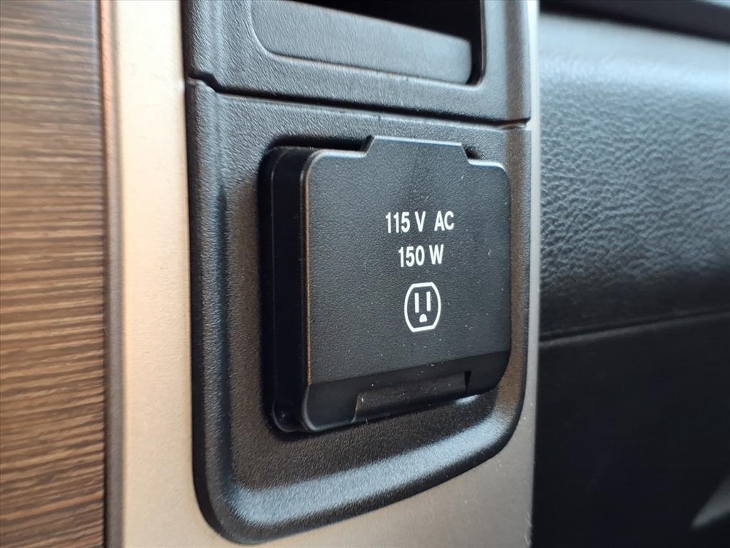 RAM 1500 4WD Crew Cab 149" Laramie 2017