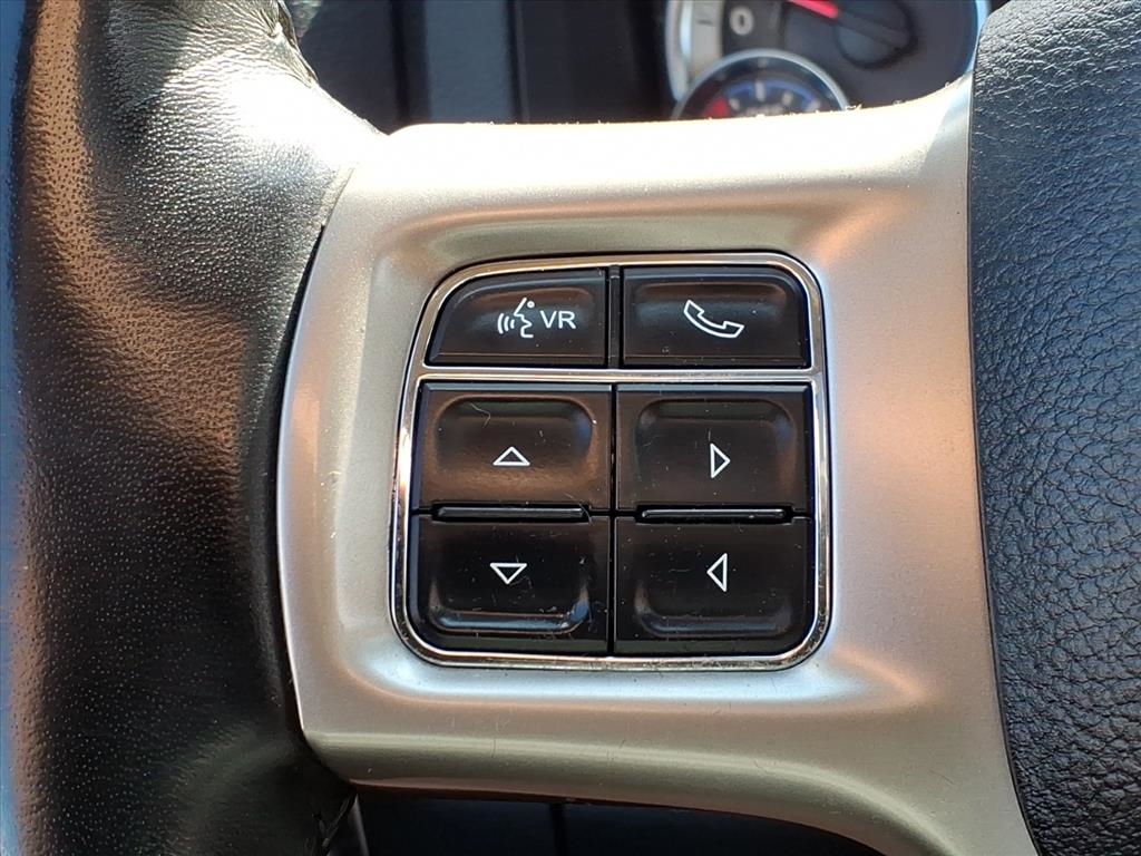 RAM 1500 4WD Crew Cab 149" Laramie 2017