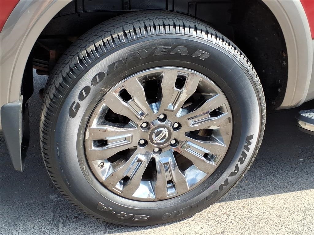 2018 Nissan Titan Crew Cab S photo 7