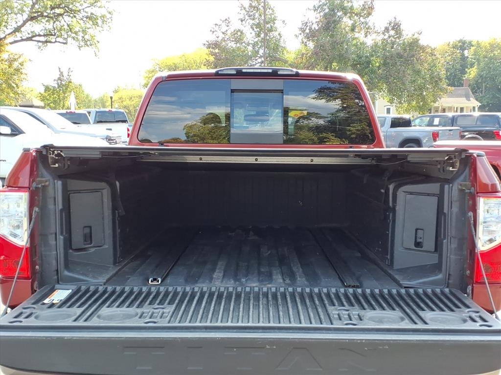 2018 Nissan Titan Crew Cab S photo 8