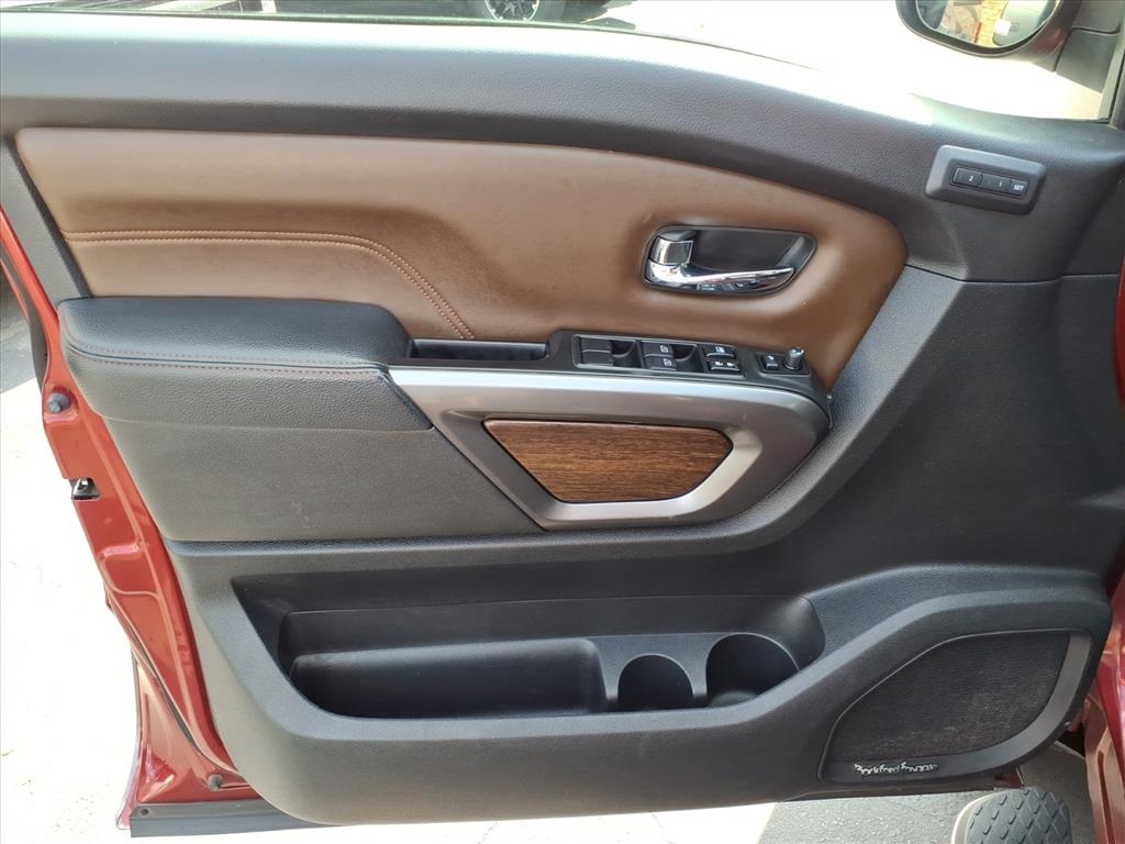 2018 Nissan Titan Crew Cab S photo 12