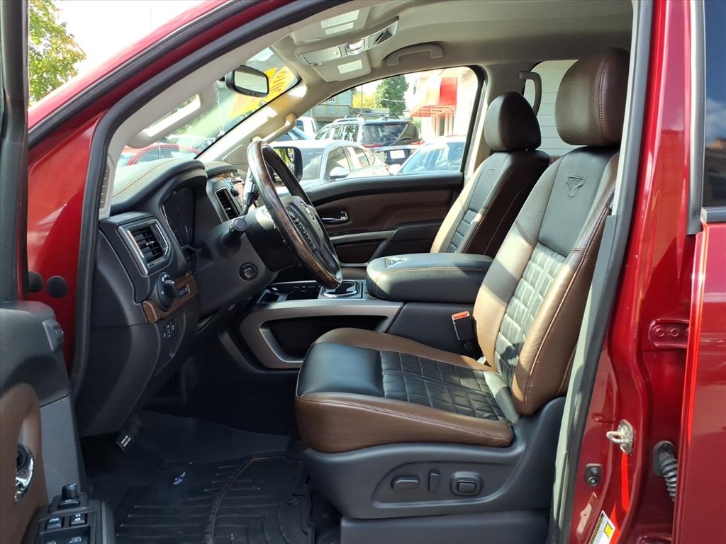 2018 Nissan Titan Crew Cab S photo 13