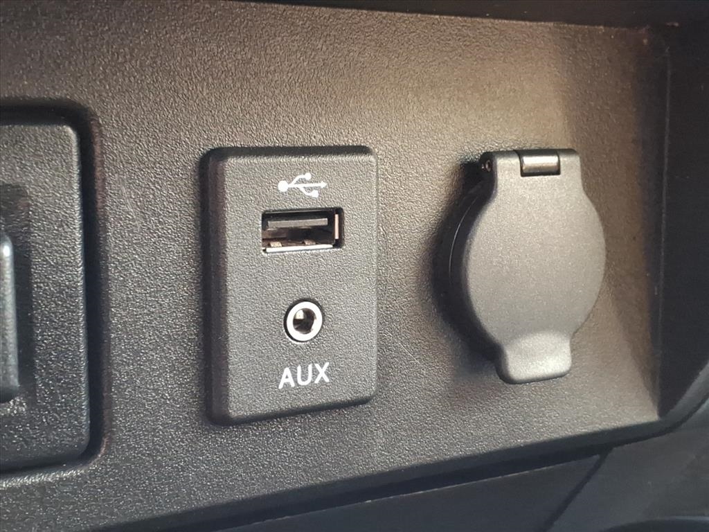2018 Nissan Titan Crew Cab S photo 19