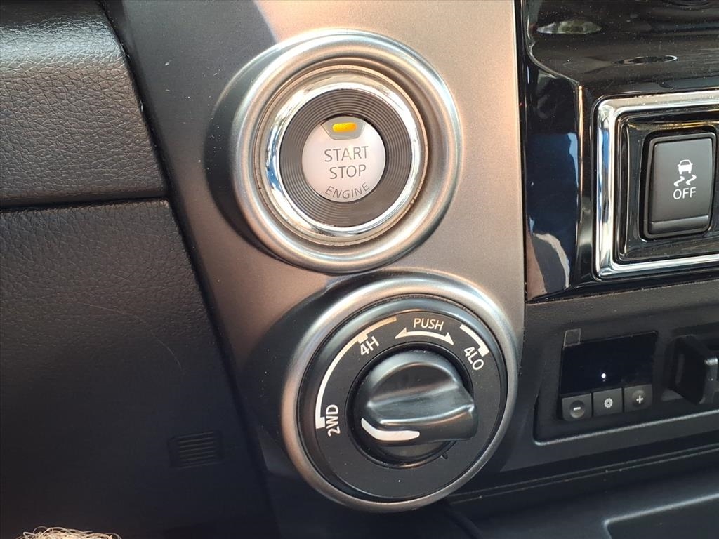 2018 Nissan Titan Crew Cab S photo 20