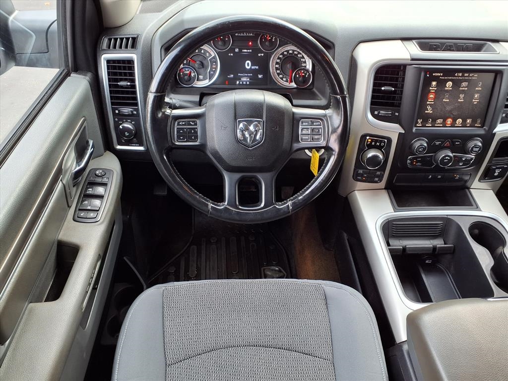 RAM 1500 4WD Crew Cab 140.5" Big Horn 2016