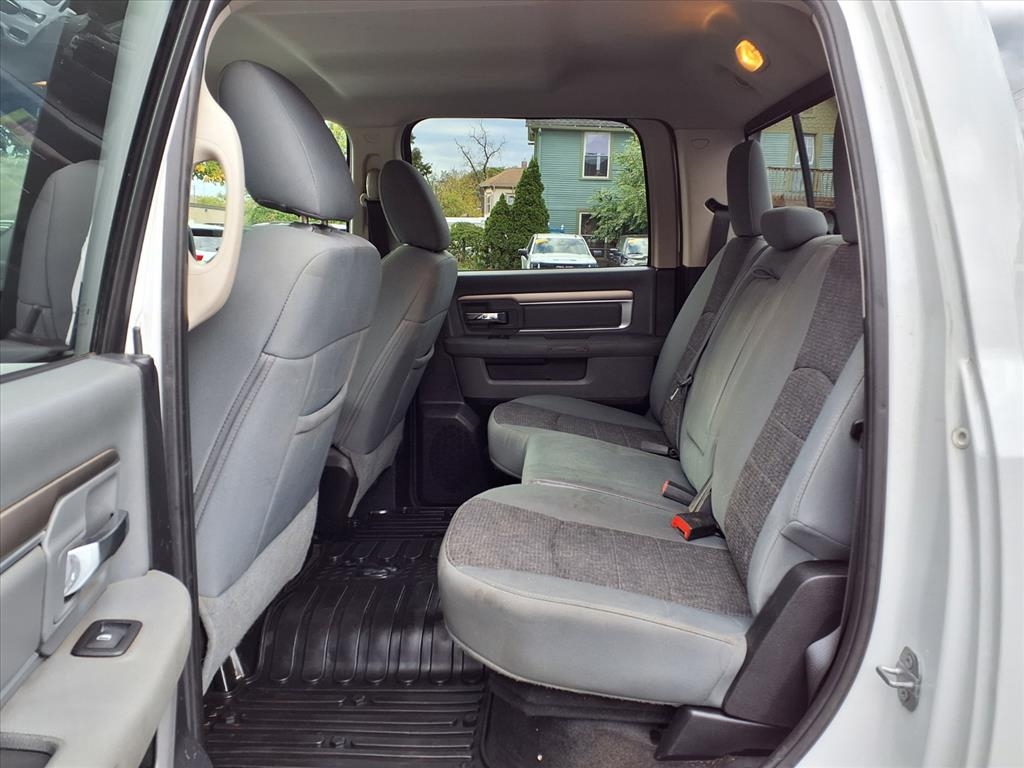 RAM 1500 4WD Crew Cab 140.5" Big Horn 2016