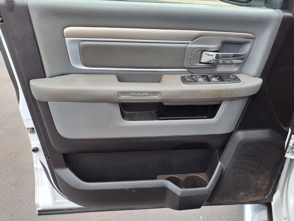 RAM 1500 4WD Crew Cab 140.5" Big Horn 2016