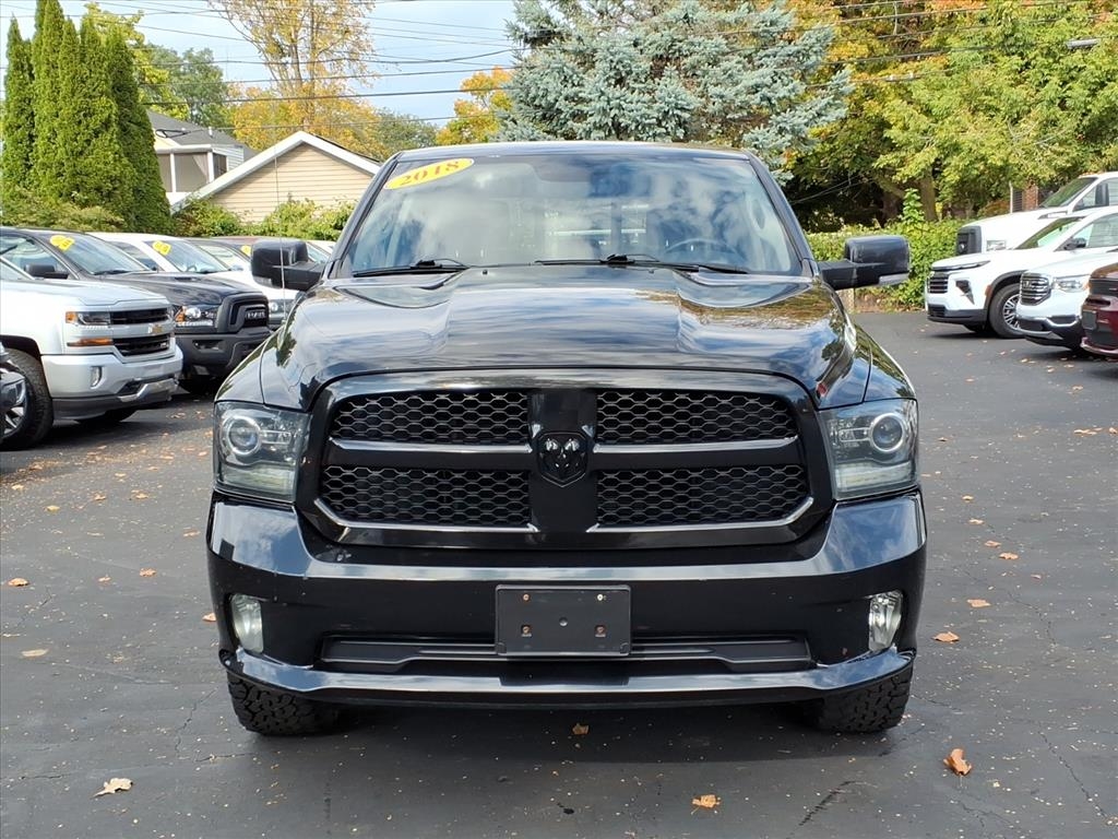 RAM 1500 Night 4x4 Crew Cab 5'7" Box *Ltd Avail* 2018 RAM 1500 Night 4x4 Crew Cab 5'7" Box *Ltd Avail* 2018