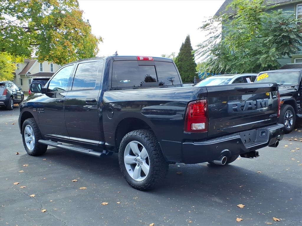 RAM 1500 Night 4x4 Crew Cab 5'7" Box *Ltd Avail* 2018 RAM 1500 Night 4x4 Crew Cab 5'7" Box *Ltd Avail* 2018