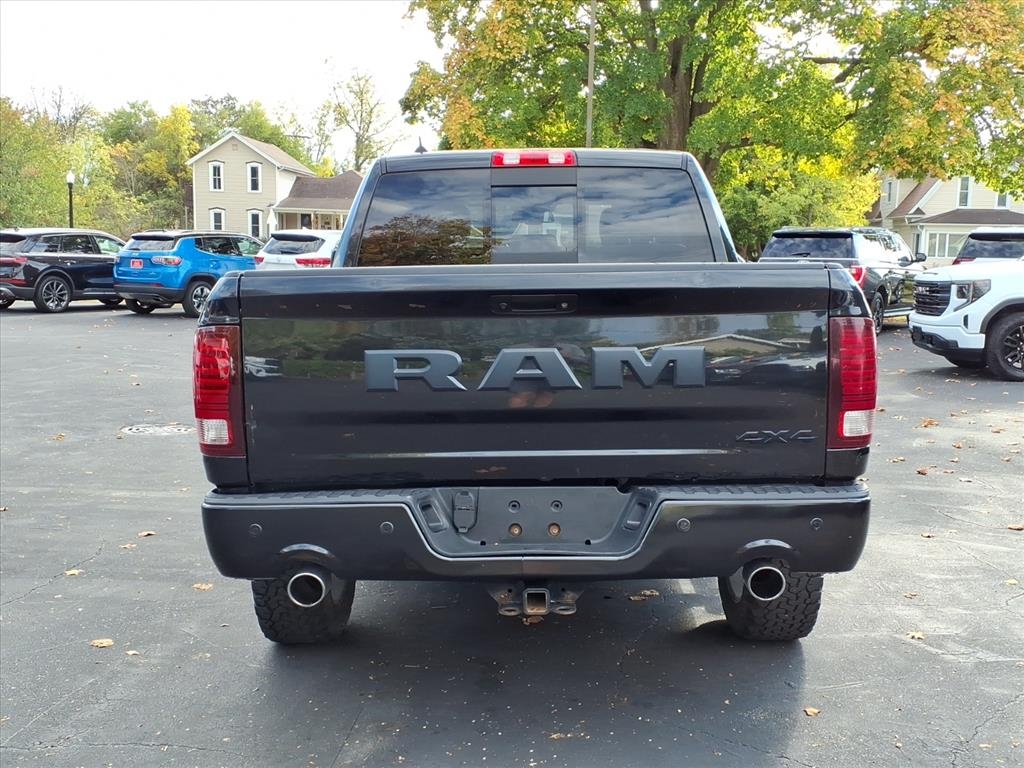 RAM 1500 Night 4x4 Crew Cab 5'7" Box *Ltd Avail* 2018 RAM 1500 Night 4x4 Crew Cab 5'7" Box *Ltd Avail* 2018