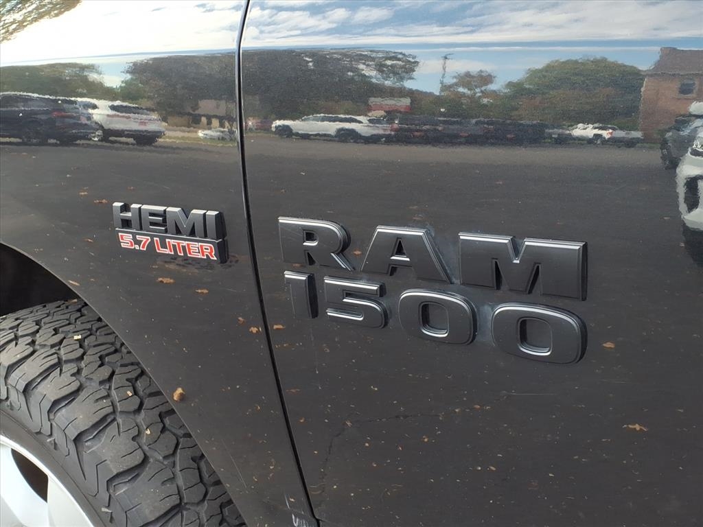 RAM 1500 Night 4x4 Crew Cab 5'7" Box *Ltd Avail* 2018 RAM 1500 Night 4x4 Crew Cab 5'7" Box *Ltd Avail* 2018