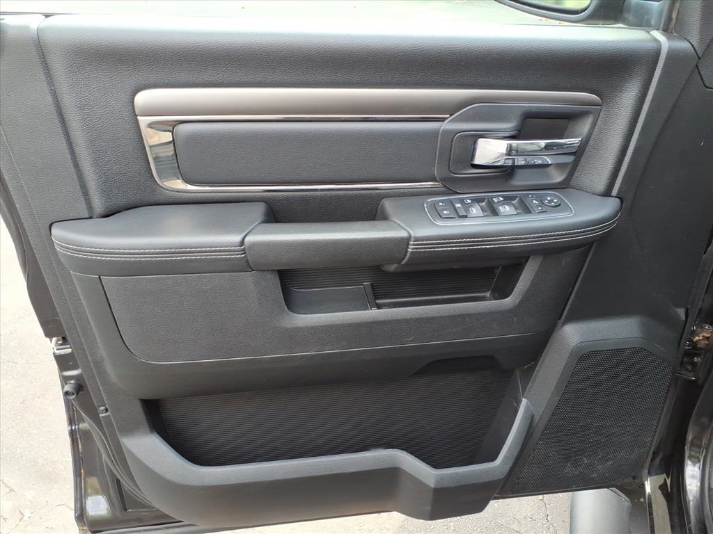 RAM 1500 Night 4x4 Crew Cab 5'7" Box *Ltd Avail* 2018 RAM 1500 Night 4x4 Crew Cab 5'7" Box *Ltd Avail* 2018