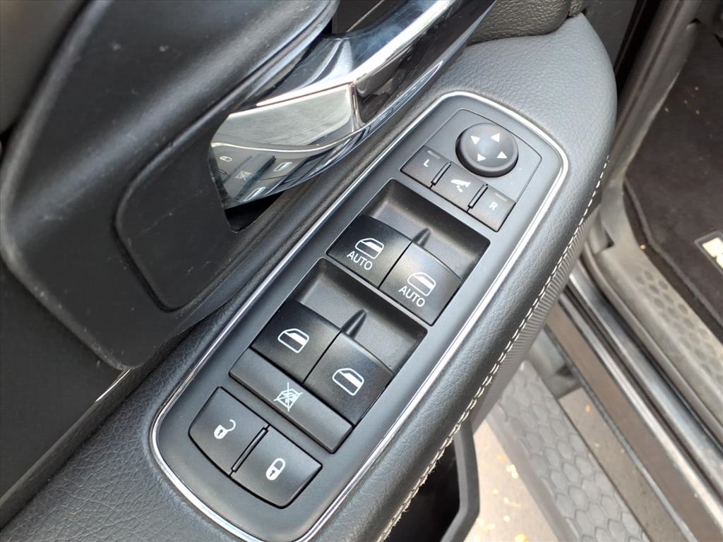 RAM 1500 Night 4x4 Crew Cab 5'7" Box *Ltd Avail* 2018 RAM 1500 Night 4x4 Crew Cab 5'7" Box *Ltd Avail* 2018