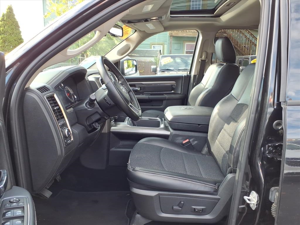 RAM 1500 Night 4x4 Crew Cab 5'7" Box *Ltd Avail* 2018 RAM 1500 Night 4x4 Crew Cab 5'7" Box *Ltd Avail* 2018