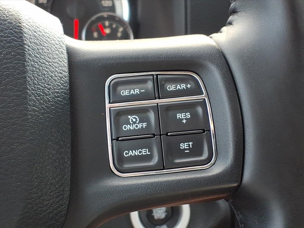 RAM 1500 Night 4x4 Crew Cab 5'7" Box *Ltd Avail* 2018 RAM 1500 Night 4x4 Crew Cab 5'7" Box *Ltd Avail* 2018