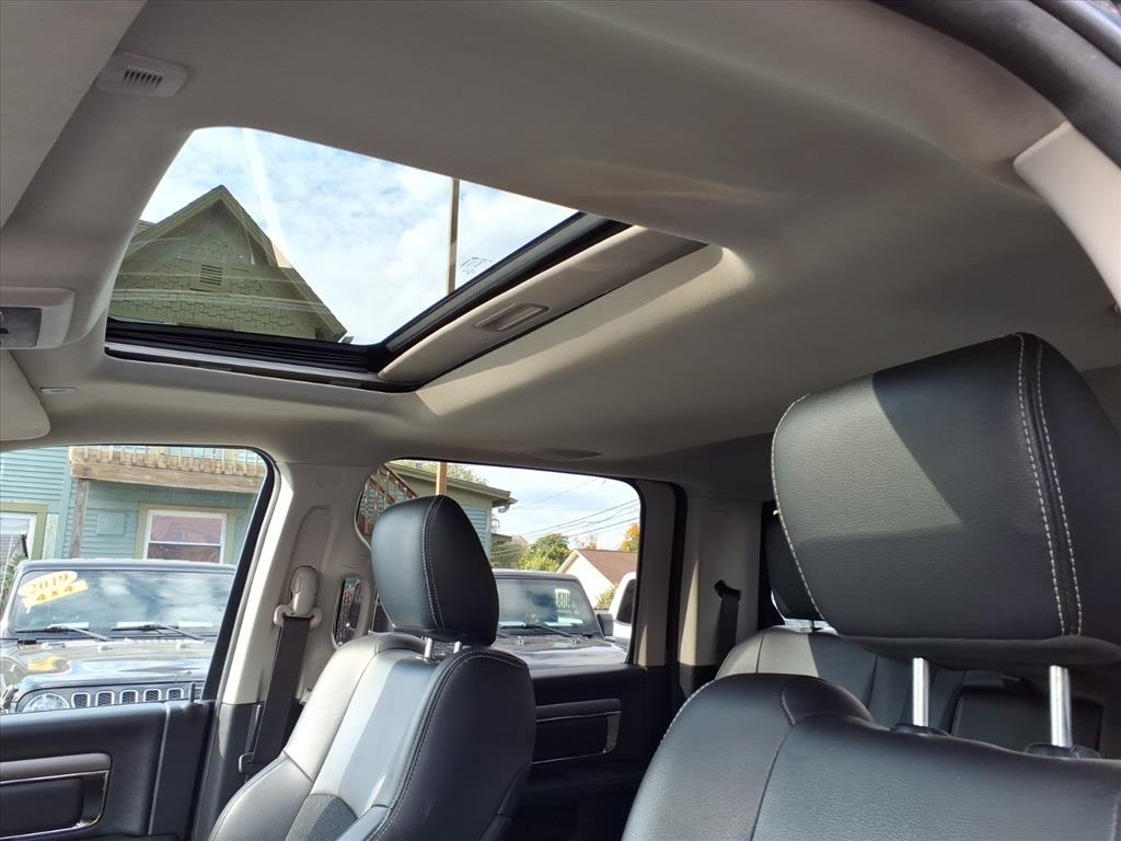 RAM 1500 Night 4x4 Crew Cab 5'7" Box *Ltd Avail* 2018