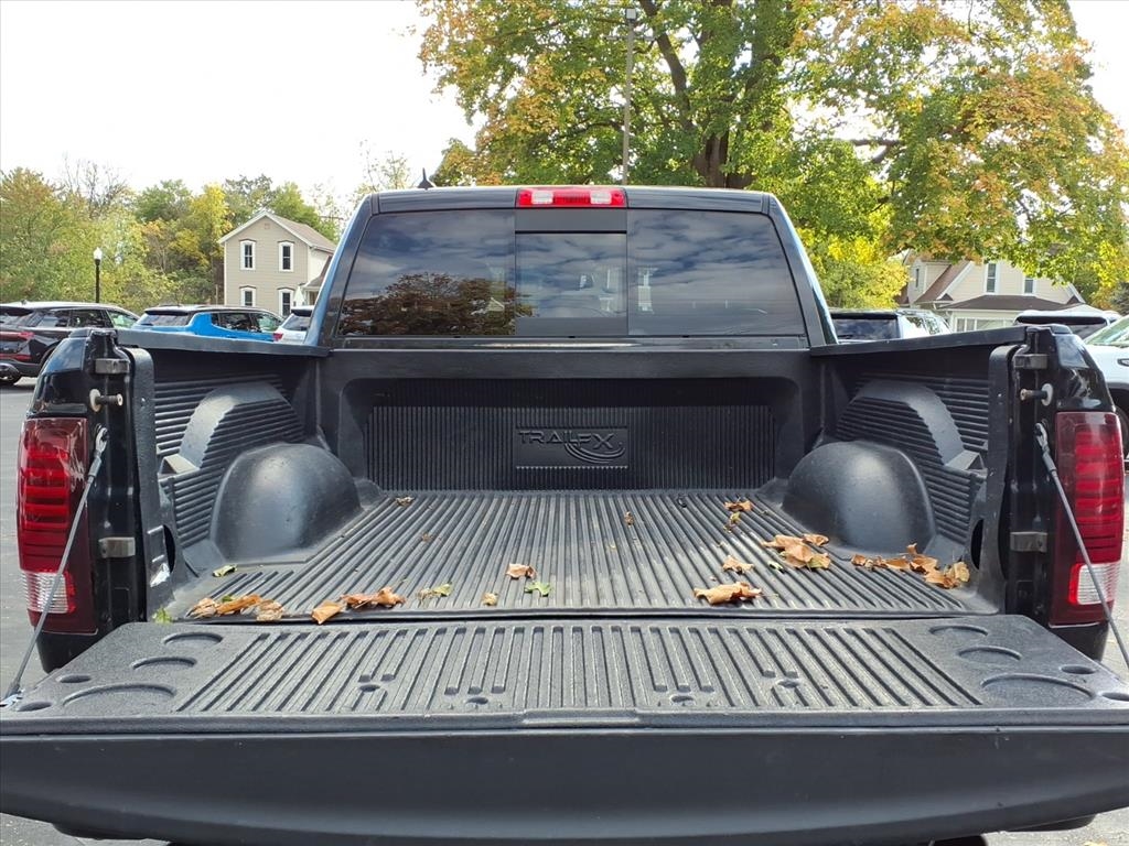 RAM 1500 Night 4x4 Crew Cab 5'7" Box *Ltd Avail* 2018