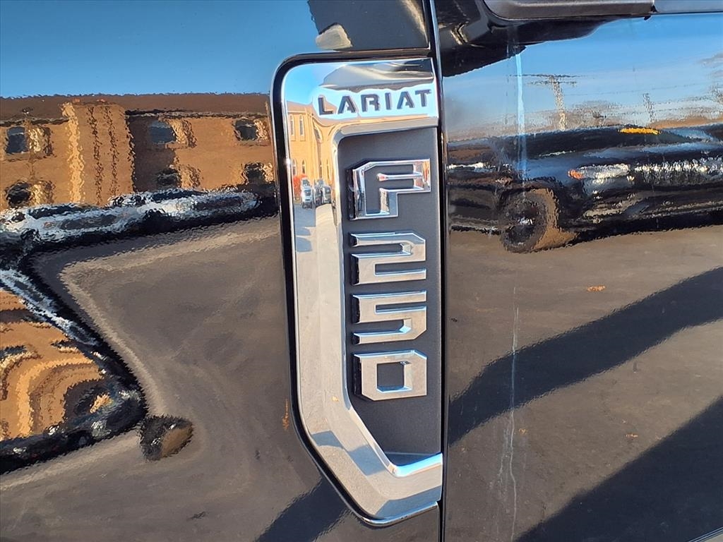 Ford Super Duty F-250 SRW Lariat 4WD Crew Cab 6.75' Box 2017