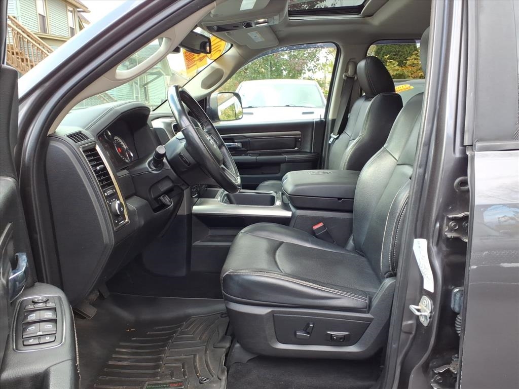 RAM 1500 4WD Crew Cab 140.5" Sport 2017