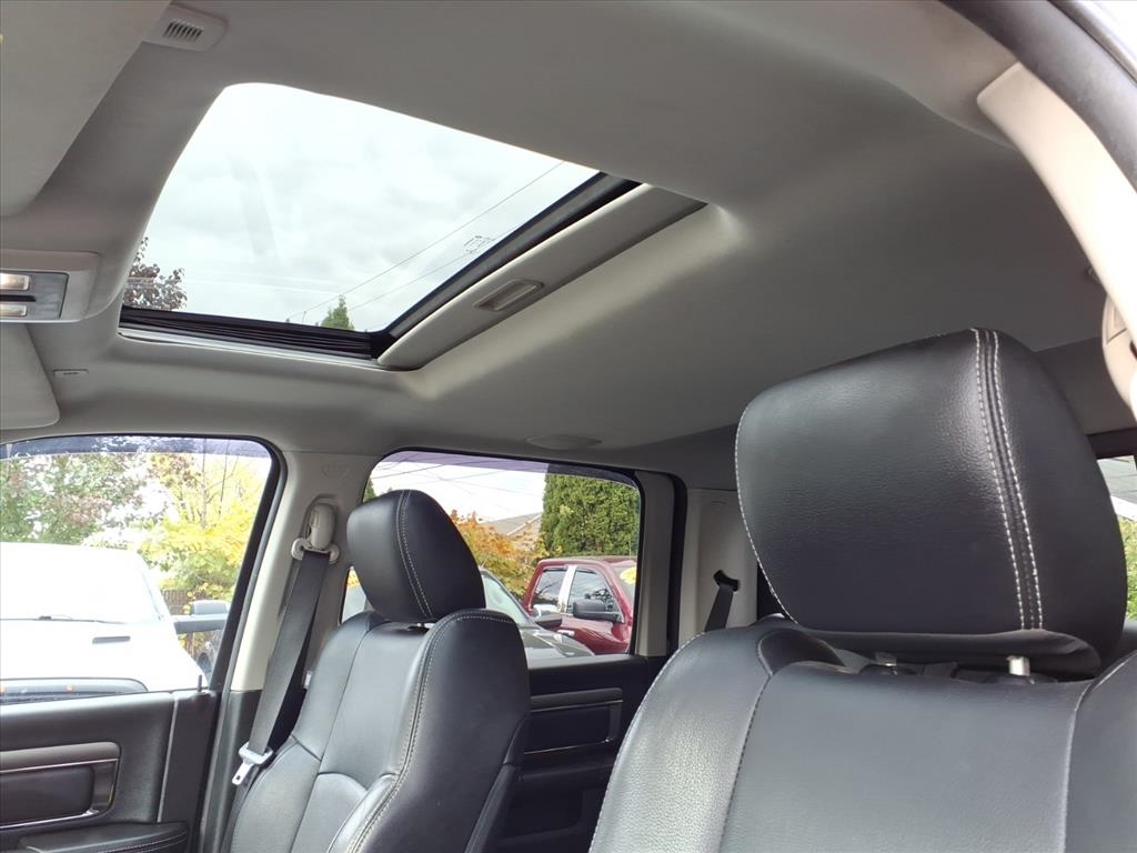 RAM 1500 4WD Crew Cab 140.5" Sport 2017