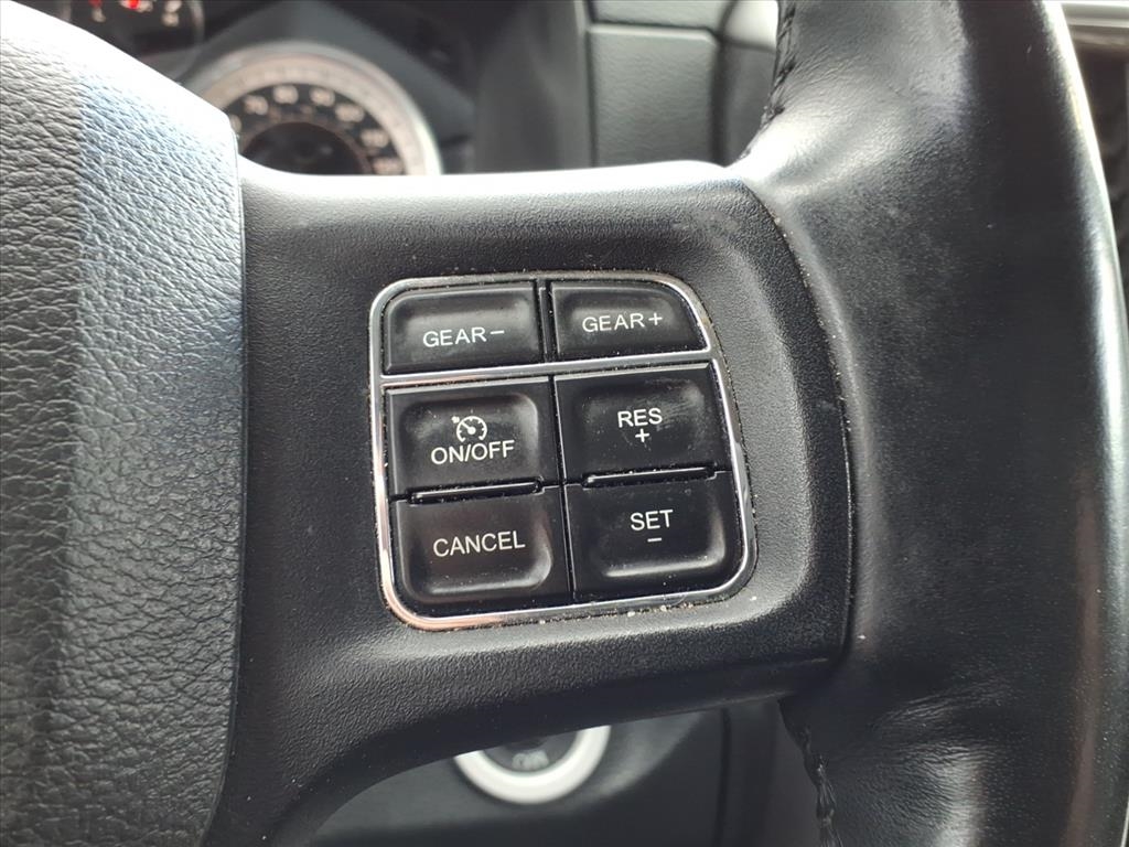 RAM 1500 4WD Crew Cab 140.5" Sport 2017