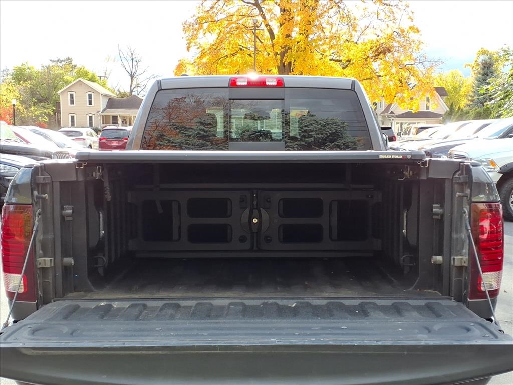 RAM 1500 4WD Crew Cab 140.5" Sport 2017