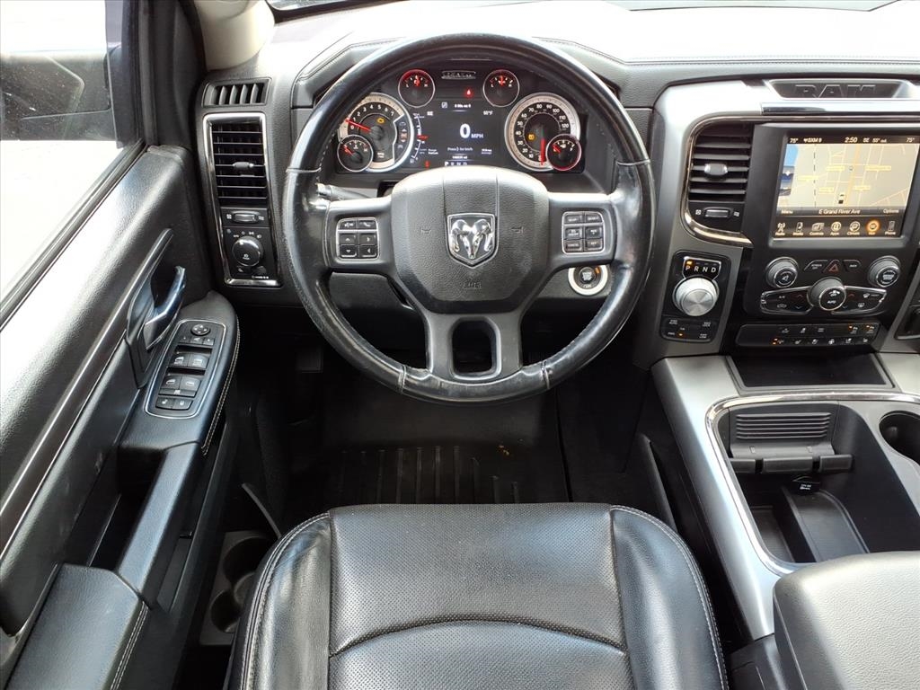 RAM 1500 4WD Crew Cab 140.5" Sport 2017