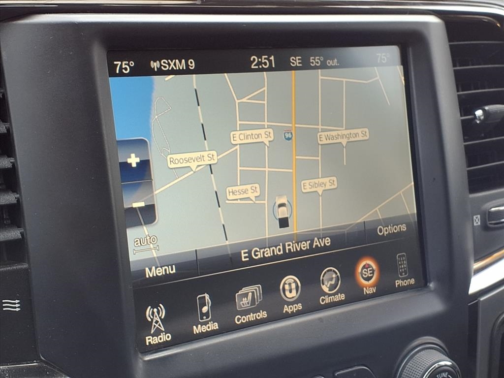 RAM 1500 4WD Crew Cab 140.5" Sport 2017