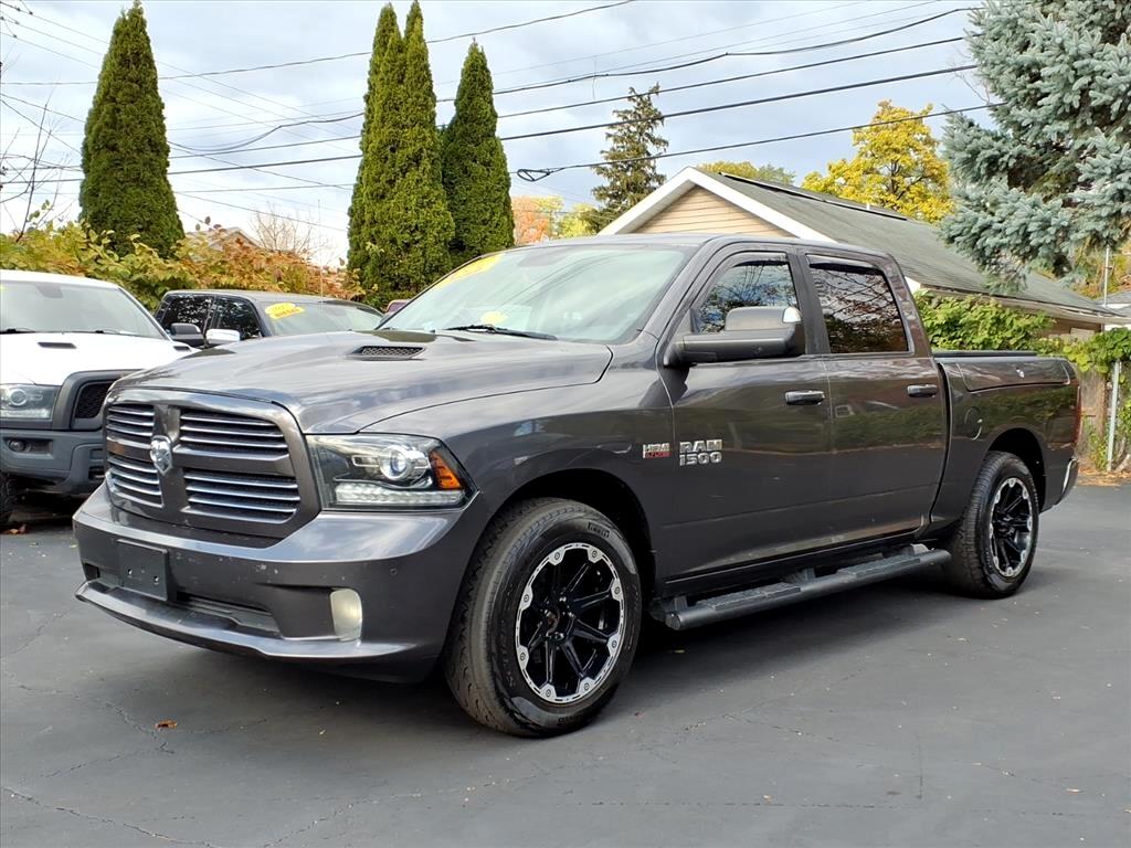 RAM 1500 4WD Crew Cab 140.5" Sport 2017