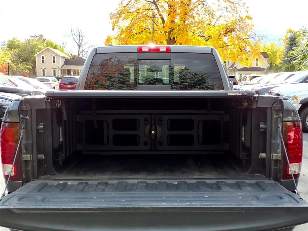 RAM 1500 4WD Crew Cab 140.5" Sport 2017