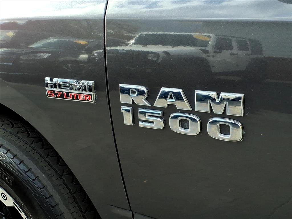 RAM 1500 4WD Crew Cab 140.5" Sport 2017