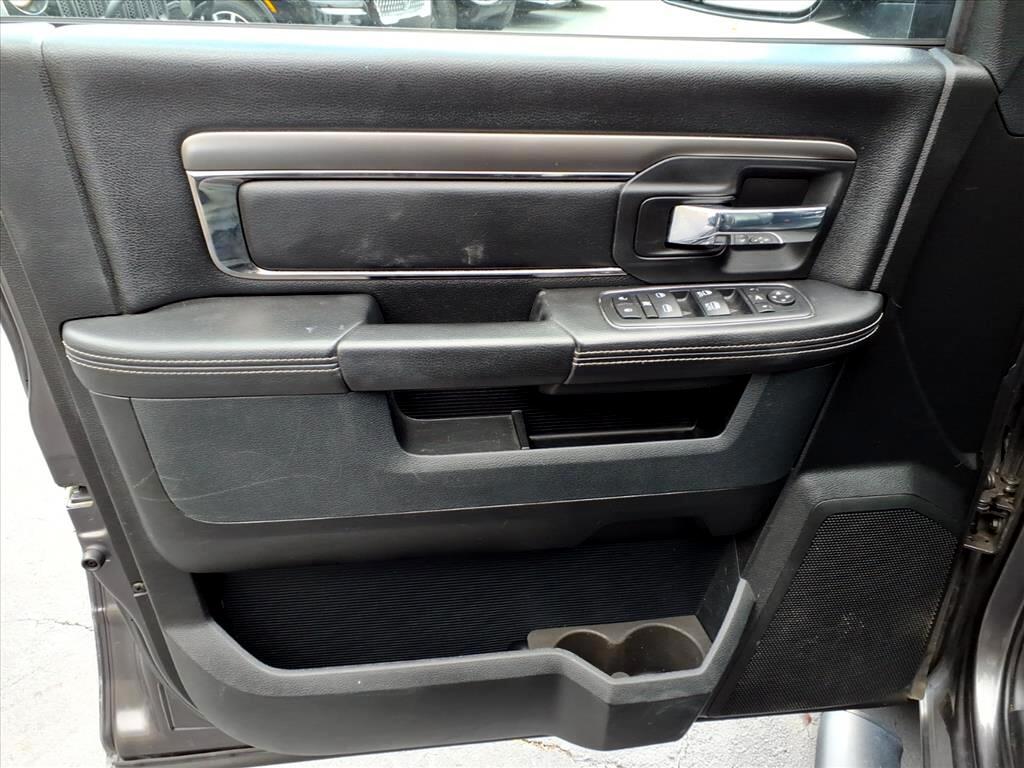 RAM 1500 4WD Crew Cab 140.5" Sport 2017