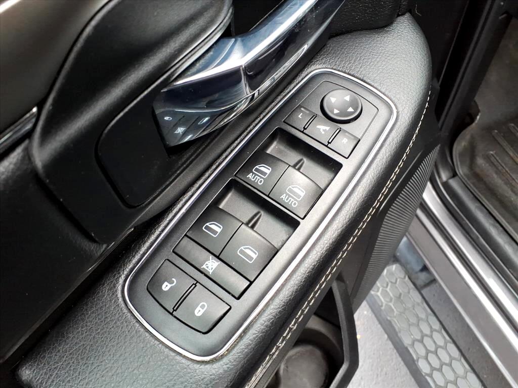 RAM 1500 4WD Crew Cab 140.5" Sport 2017