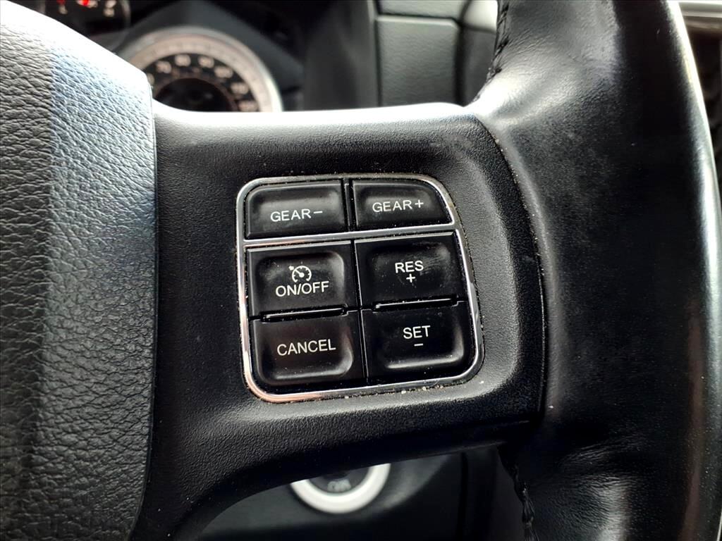 RAM 1500 4WD Crew Cab 140.5" Sport 2017