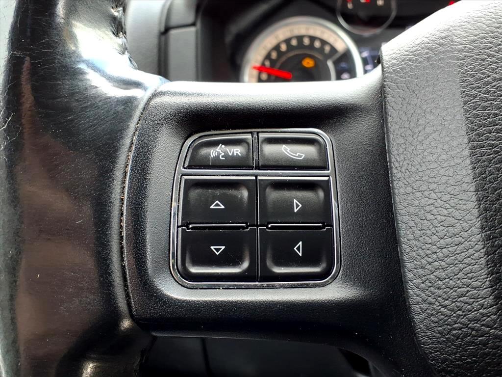 RAM 1500 4WD Crew Cab 140.5" Sport 2017