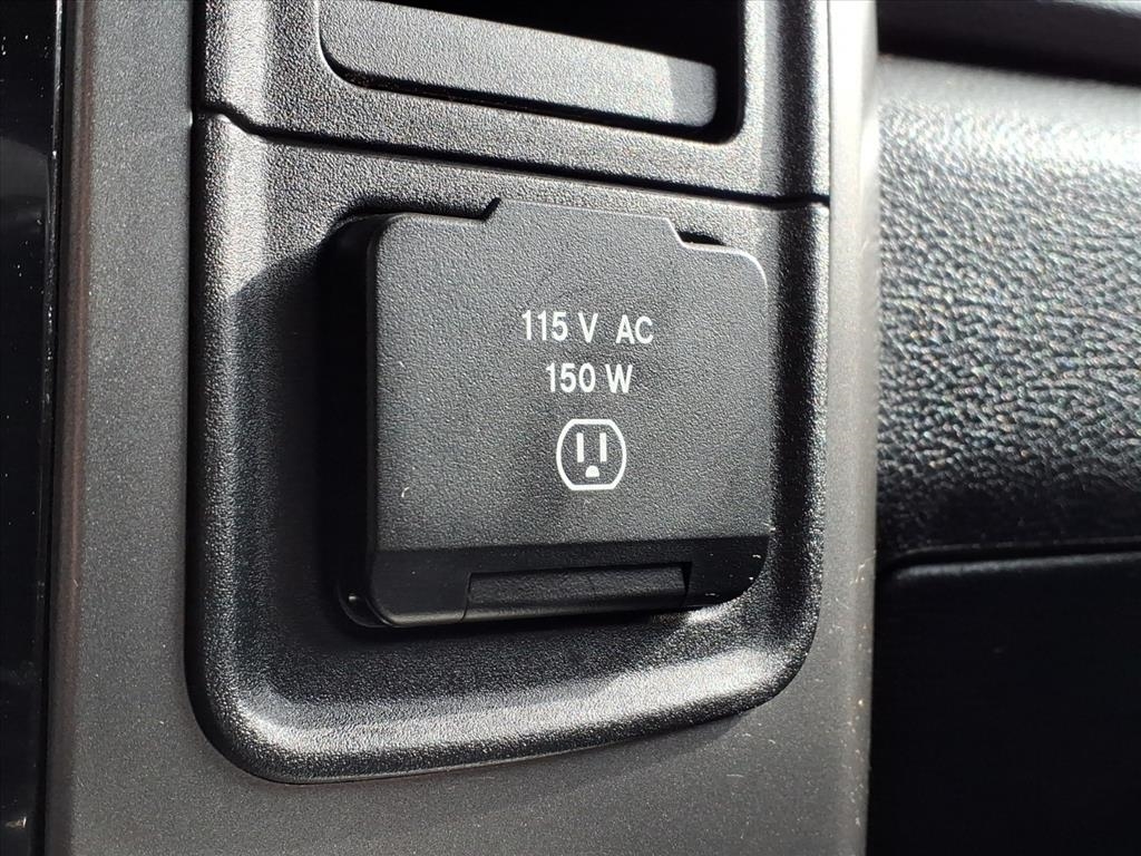 RAM 1500 4WD Crew Cab 140.5" Sport 2017