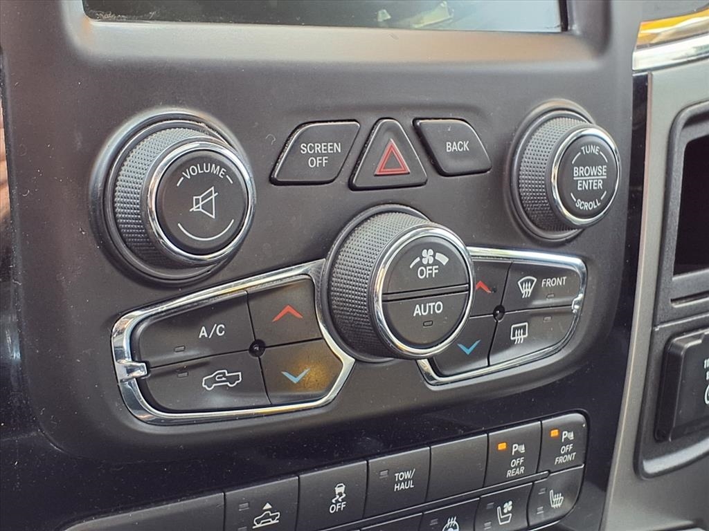 RAM 1500 4WD Crew Cab 140.5" Sport 2017