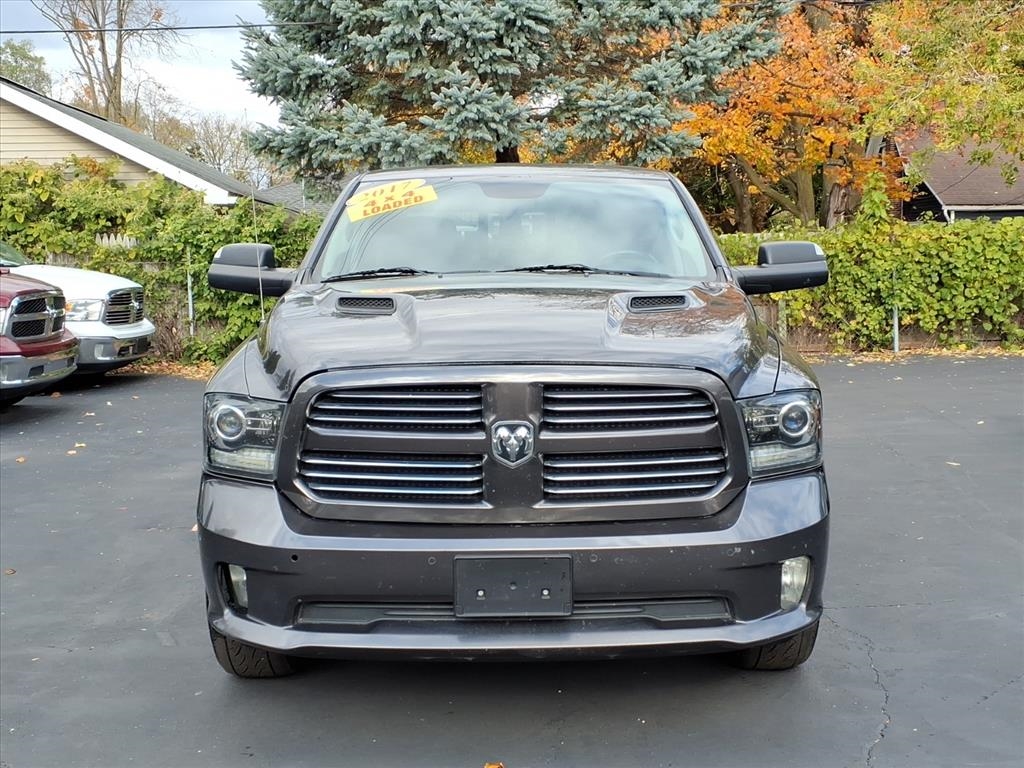 RAM 1500 4WD Crew Cab 140.5" Sport 2017