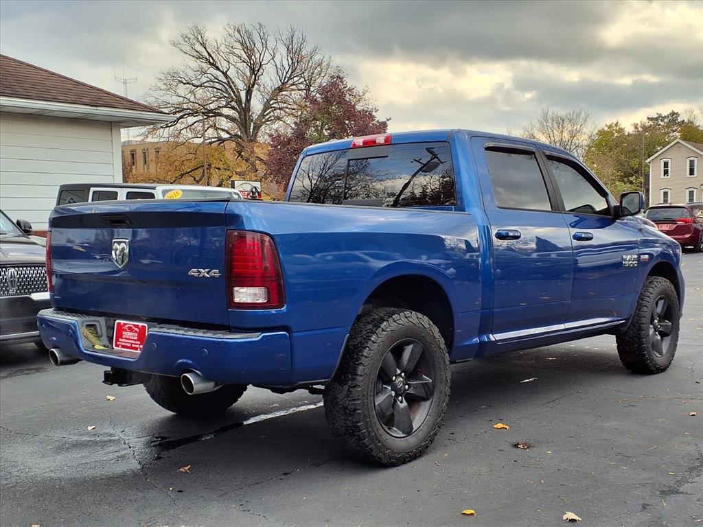 RAM 1500 4WD Crew Cab 140.5" Sport 2016