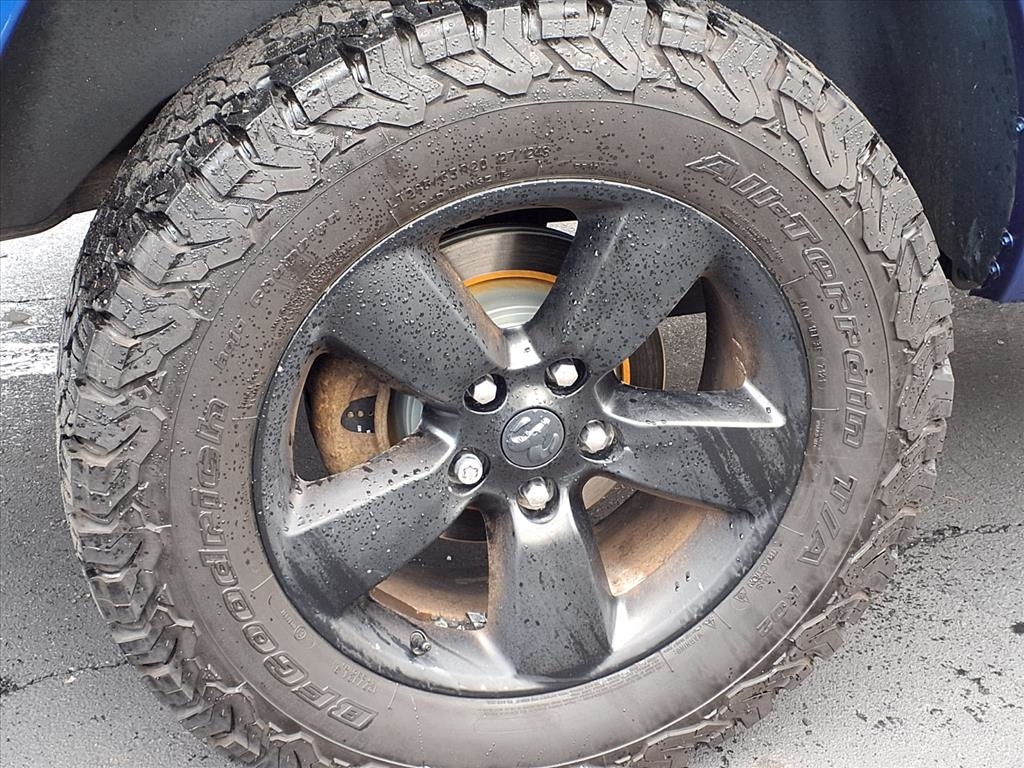 RAM 1500 4WD Crew Cab 140.5" Sport 2016