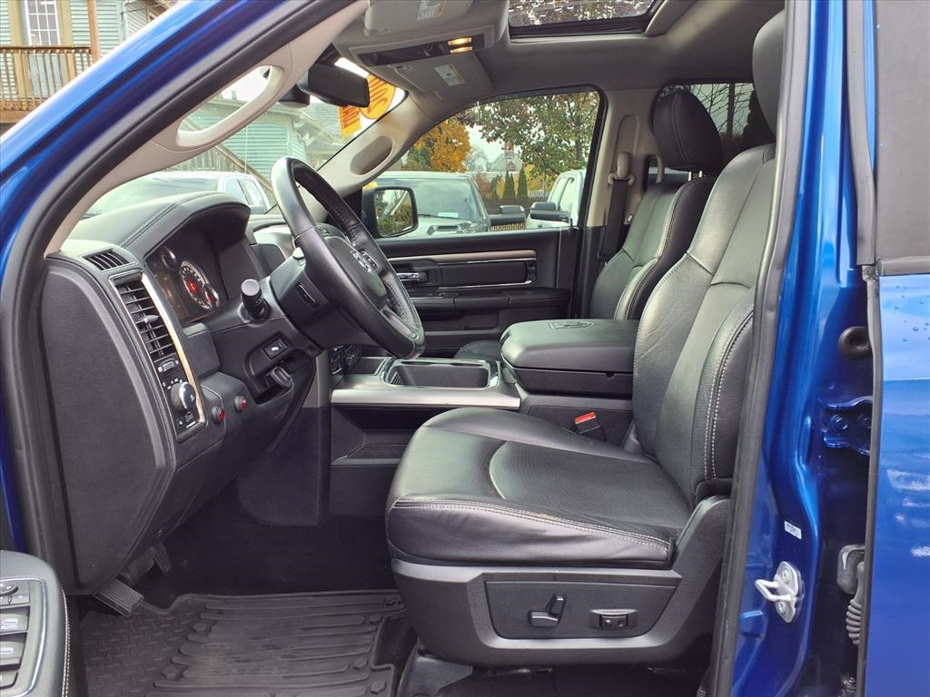 RAM 1500 4WD Crew Cab 140.5" Sport 2016