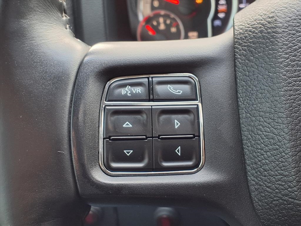 RAM 1500 4WD Crew Cab 140.5" Sport 2016