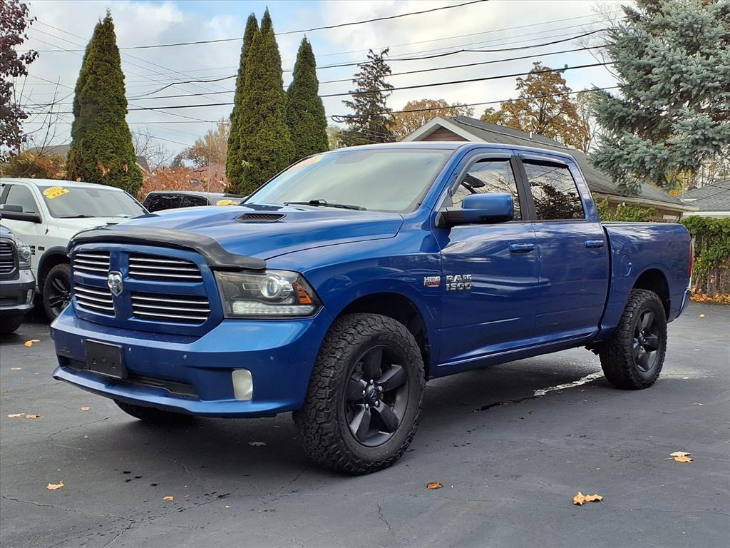RAM 1500 4WD Crew Cab 140.5" Sport 2016