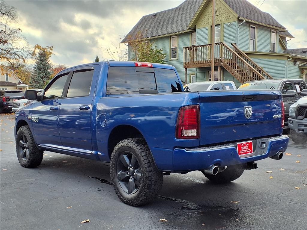 RAM 1500 4WD Crew Cab 140.5" Sport 2016