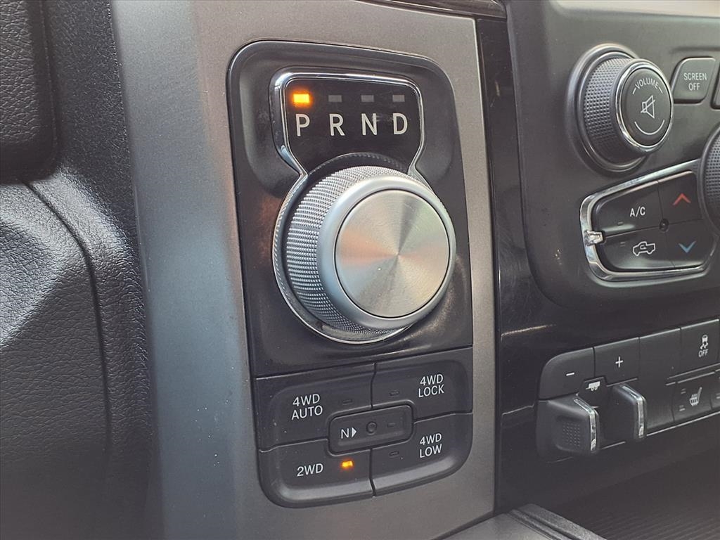 RAM 1500 4WD Crew Cab 140.5" Sport 2016