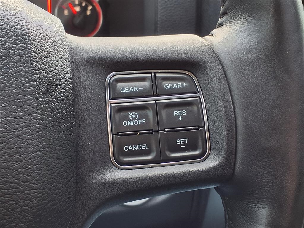 RAM 1500 4WD Crew Cab 140.5" Sport 2016