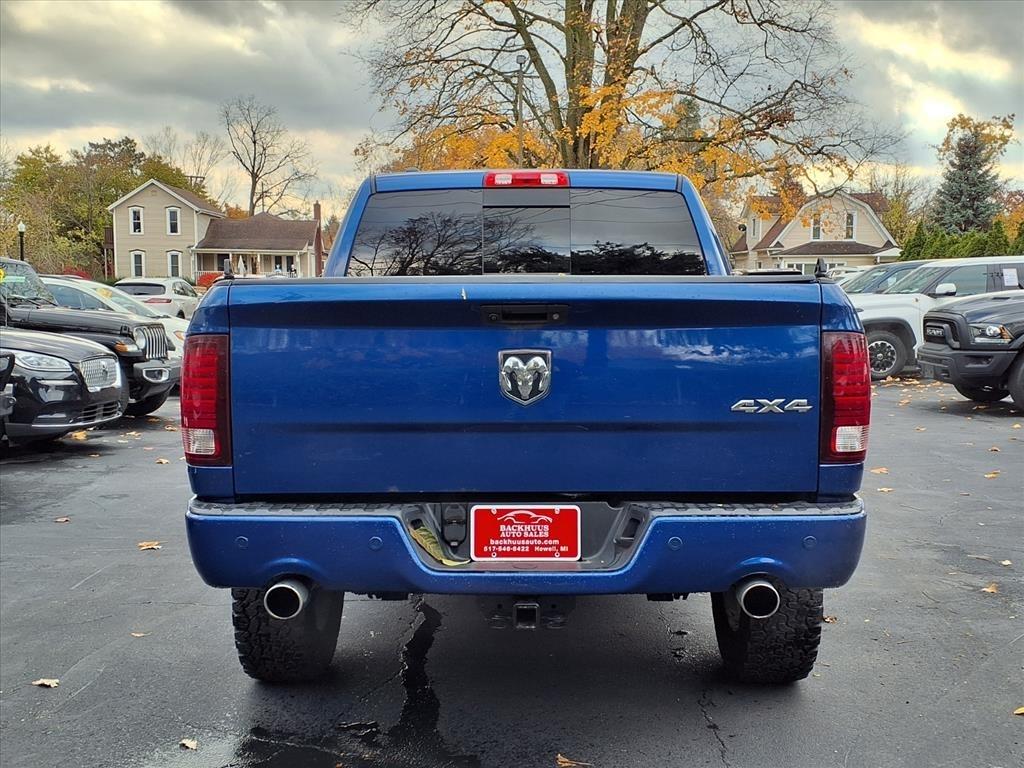 RAM 1500 4WD Crew Cab 140.5" Sport 2016