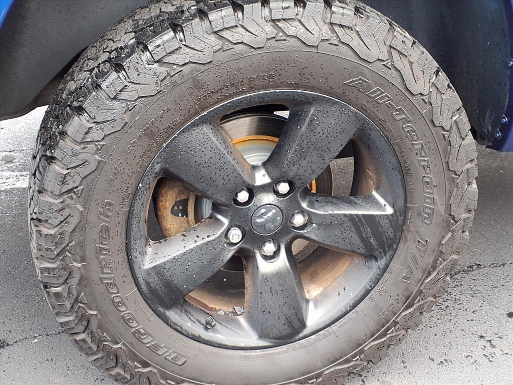 RAM 1500 4WD Crew Cab 140.5" Sport 2016