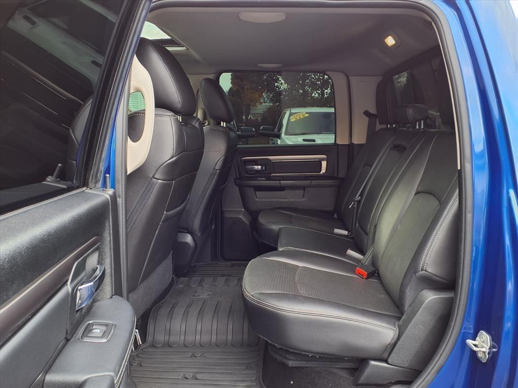 RAM 1500 4WD Crew Cab 140.5" Sport 2016