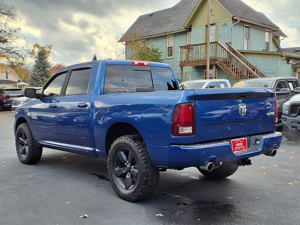 RAM 1500 4WD Crew Cab 140.5" Sport 2016